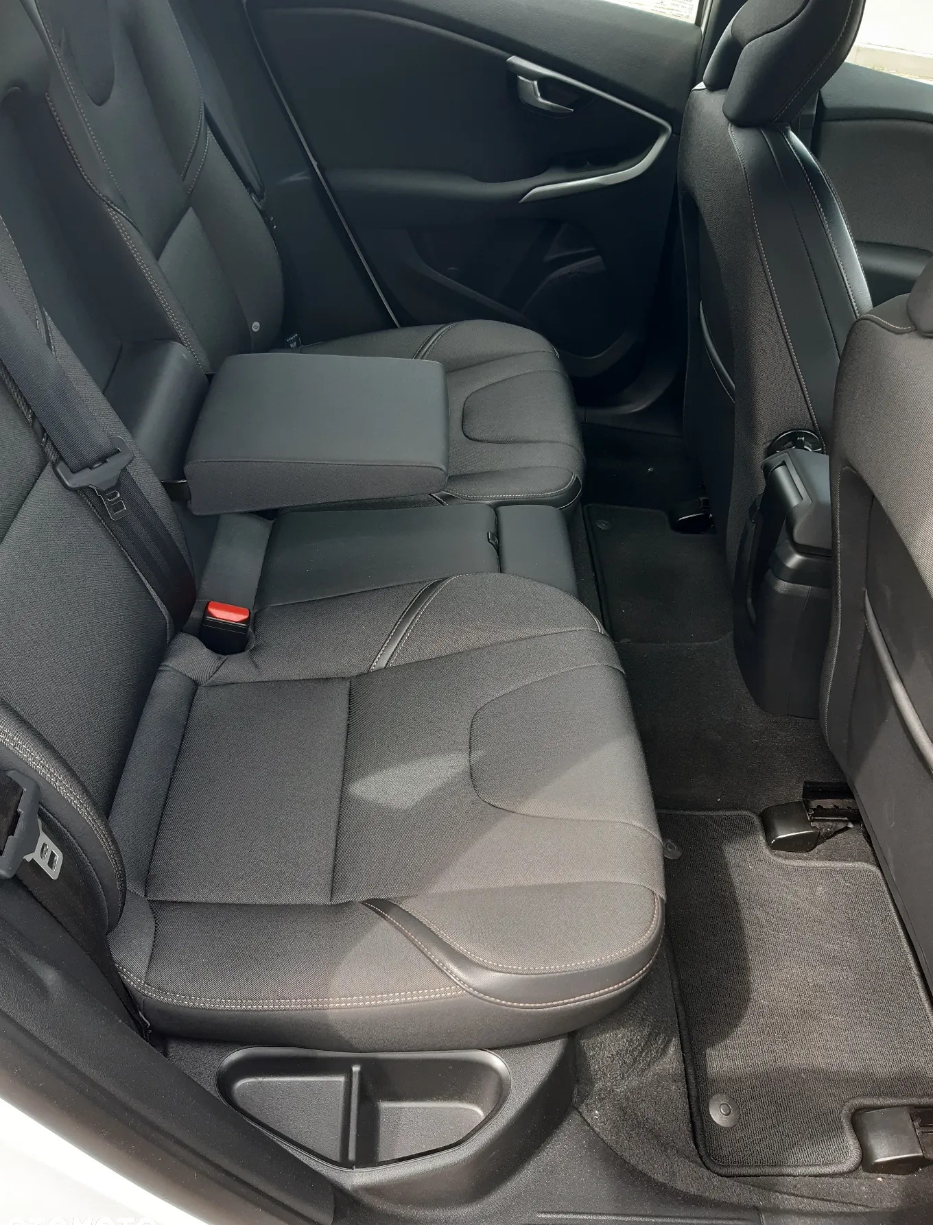 Volvo V40 cena 55000 przebieg: 173000, rok produkcji 2017 z Warszawa małe 79